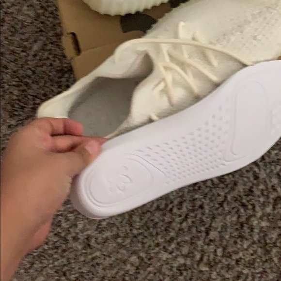 YEZZY 350 boost v2 dirty and only wear ones - Picture 4 of 5